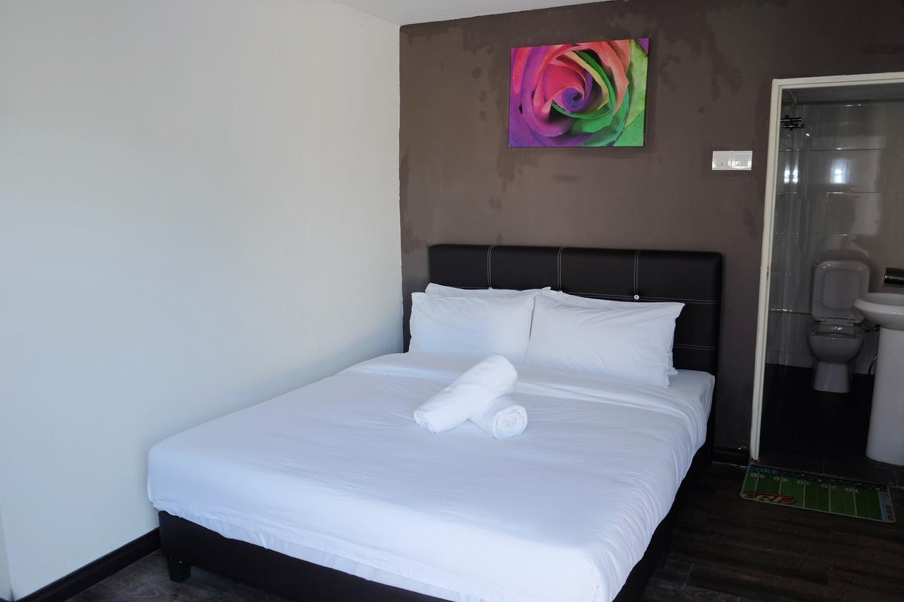 Natol Homestay - London Kuching Exterior photo