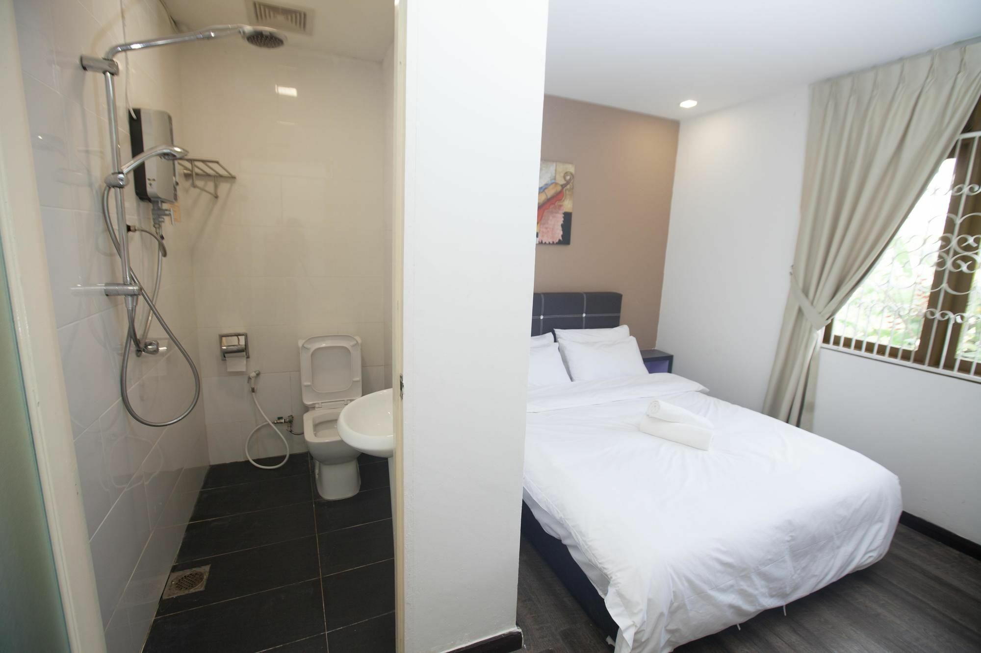 Natol Homestay - London Kuching Exterior photo