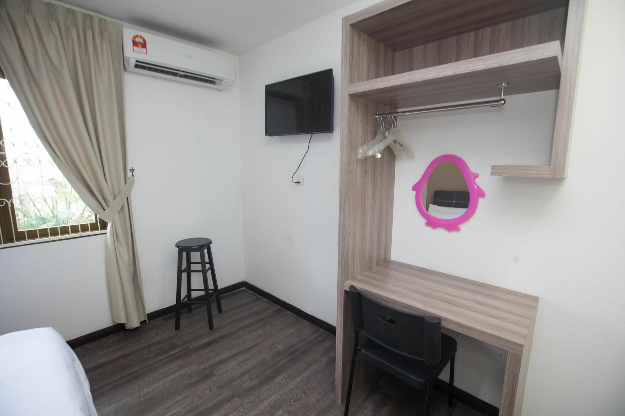 Natol Homestay - London Kuching Exterior photo