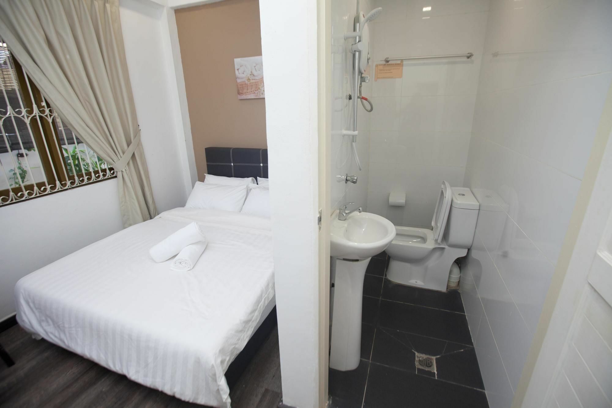 Natol Homestay - London Kuching Exterior photo