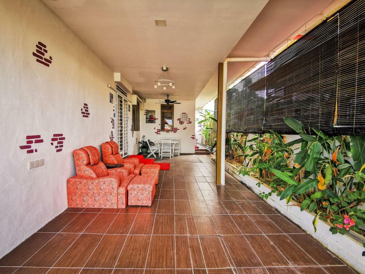 Natol Homestay - London Kuching Exterior photo